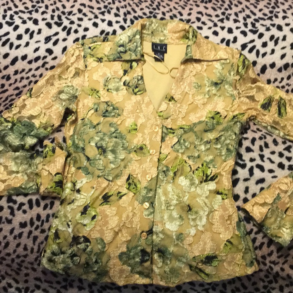 100%Mylon 👚 long sleeve laced Thur-out /lining